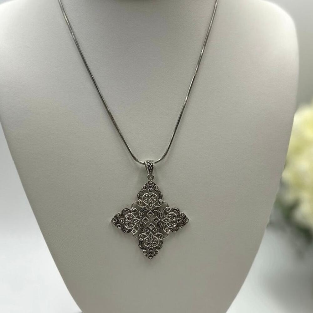 925 Sterling Silver Marcasite‎ Filigree Art Lace Detailed Pendant Necklace